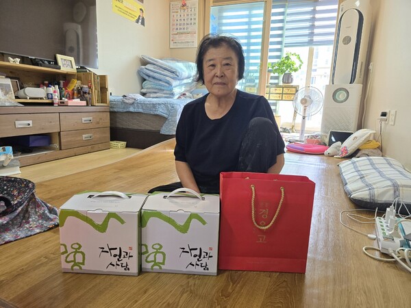 충남장애인가족지원센터와 최대성 한의원, 조손 장애인가족 사연에 후원물품 전달